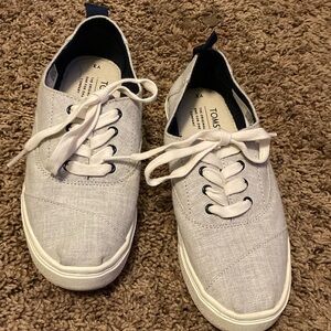 Toms youth boys size 3